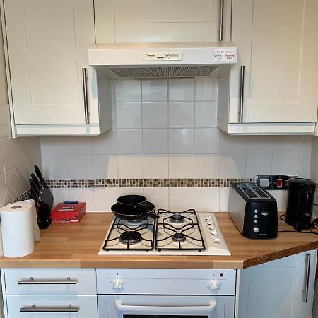 Complete 1 Bedroom Apartment With Wi-Fi, Kitchen, Tv In Heart Of Chiswick, ロンドン エクステリア 写真