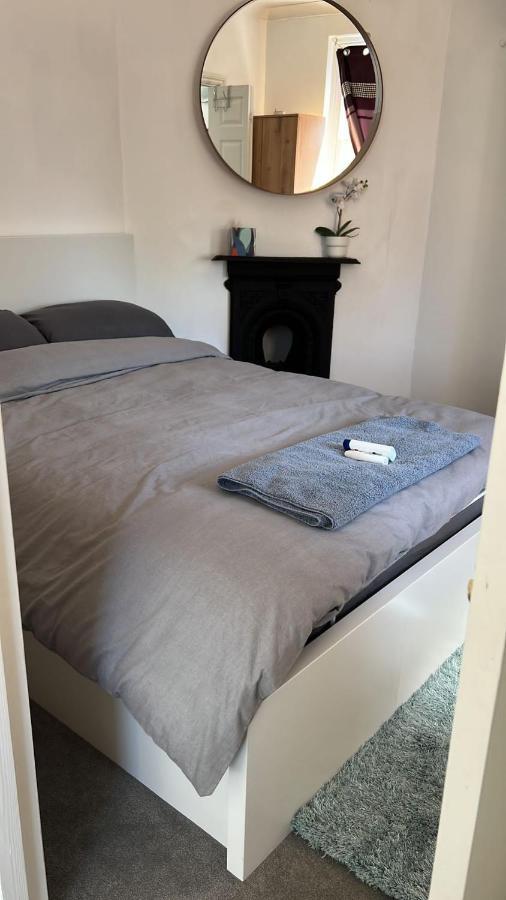 Complete 1 Bedroom Apartment With Wi-Fi, Kitchen, Tv In Heart Of Chiswick, ロンドン エクステリア 写真