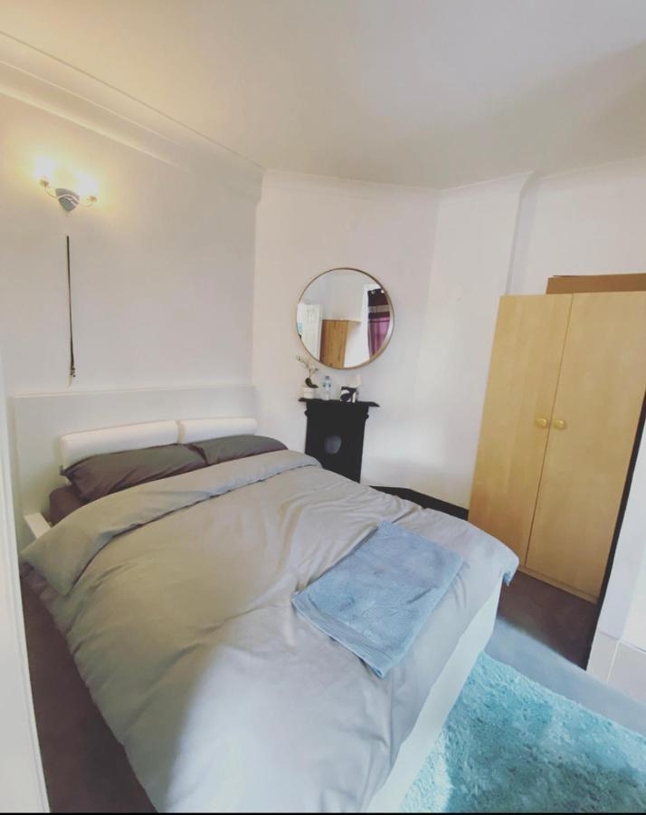 Complete 1 Bedroom Apartment With Wi-Fi, Kitchen, Tv In Heart Of Chiswick, ロンドン エクステリア 写真