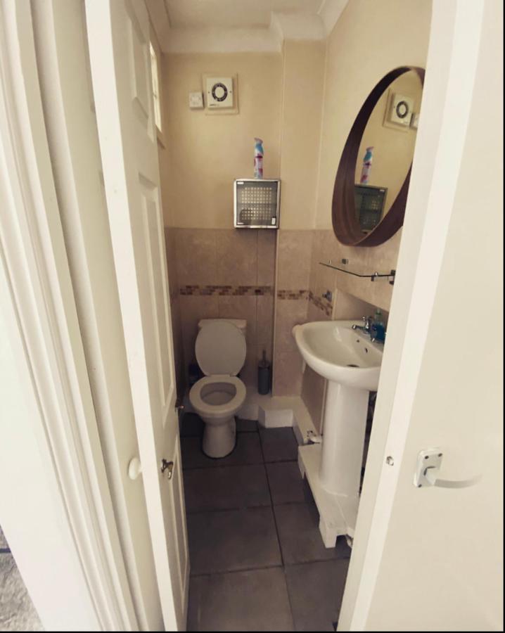 Complete 1 Bedroom Apartment With Wi-Fi, Kitchen, Tv In Heart Of Chiswick, ロンドン エクステリア 写真