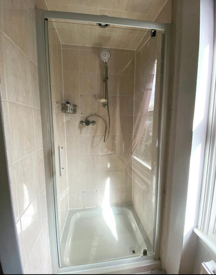 Complete 1 Bedroom Apartment With Wi-Fi, Kitchen, Tv In Heart Of Chiswick, ロンドン エクステリア 写真