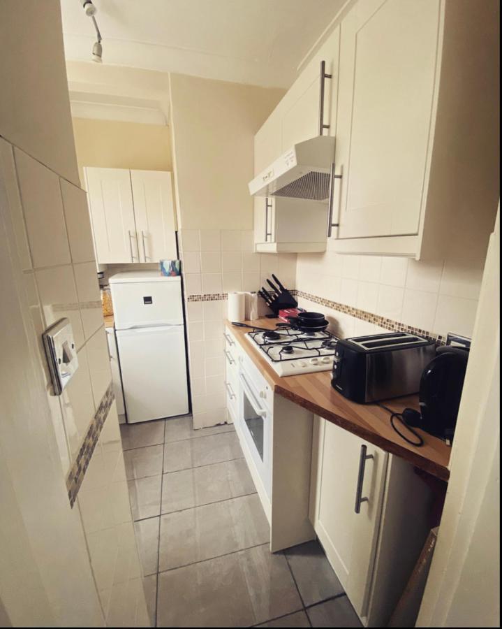 Complete 1 Bedroom Apartment With Wi-Fi, Kitchen, Tv In Heart Of Chiswick, ロンドン エクステリア 写真