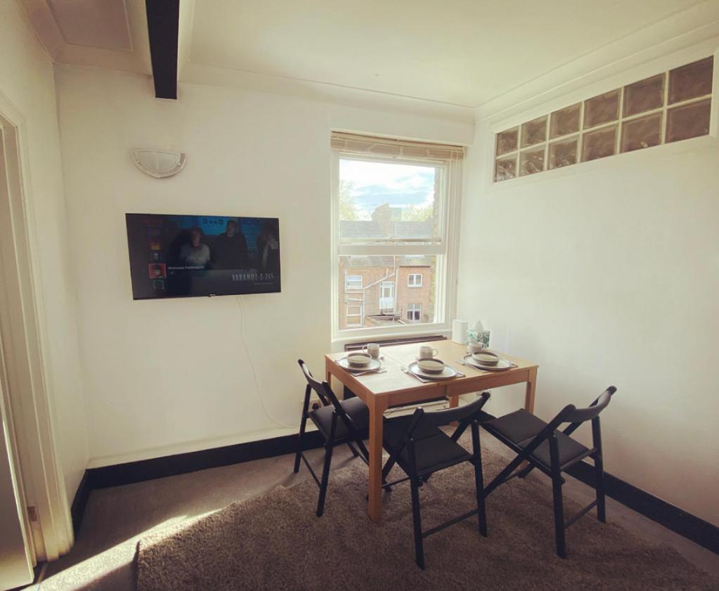 Complete 1 Bedroom Apartment With Wi-Fi, Kitchen, Tv In Heart Of Chiswick, ロンドン エクステリア 写真