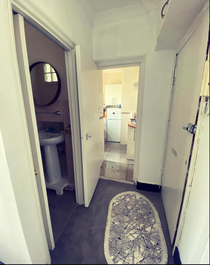 Complete 1 Bedroom Apartment With Wi-Fi, Kitchen, Tv In Heart Of Chiswick, ロンドン エクステリア 写真